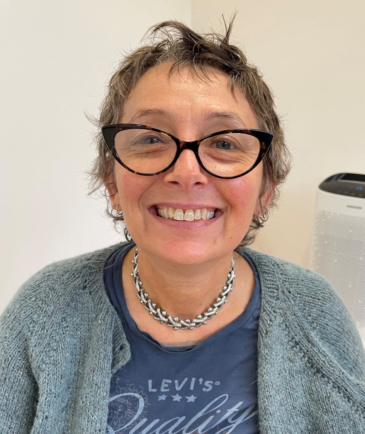 Libby Gahls warm smile embodies Kindlehills heart-centred community, nurturing resilience and the unfolding joy of learning.