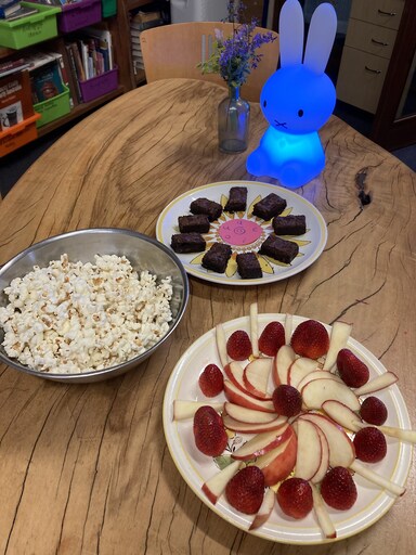 Nourishing platters on a timber table celebrate Kindlehill students perseverance and success in their literacy journey.